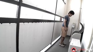 Nyonya rumah tangga Jepang Reiko Kobayakawa menggoda dengan aksi oral panas tanpa sensor.