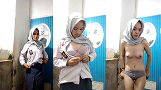 Gadis SMA Berjilbab Telanjang Usai Pulang Sekolah