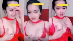 Gaun Dalam Merah yang Menggoda