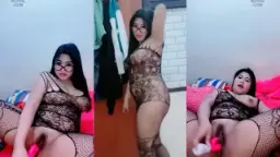 Mbak Montok Pakai Lingerie Bolong-Bolong Lagi Main Jari