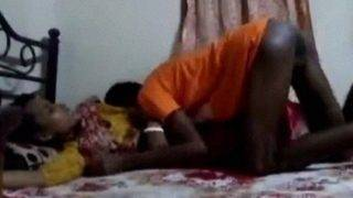 Nafsu Gelora Keponakan Dewa dengan Bibi Telugu yang Menggoda