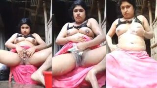 Wanita montok memamerkan payudara dan memek dalam video bugil Bangladesh