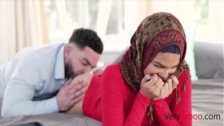 Maya Farrell, Hijab Hot, Ngentotin StepSister Perawanku