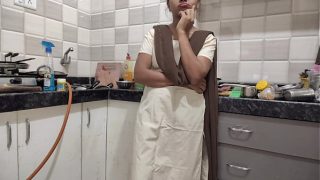 देसी कॉलेज लड़की घर आकर अपने सौतेले भाई के साथ जंगली मज़ा लेती है