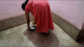Bocah muda nikmatin istri-istri India yang lagi horny