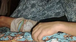Malam tadi, istri tiri mainin nikmat gila, jari masuk ke lubang basah sampe muncrat puas.