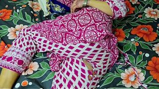 Ibu tiri celananya sobek, lalu anak tiri ngewe memeknya sampai pantatnya bulat montok.
