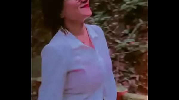 Desi cewek Babita, bibir basah minta digigit