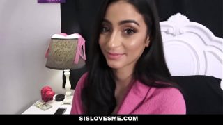 Kakak Tiriku yang Nakal: Jasmine Vega Tergoda untuk Mengulum Batangku