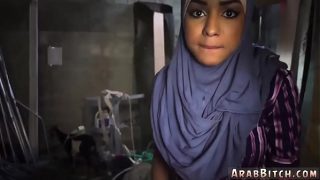 Gadis Arab ABG dan muslimah montok di titik Turun Pantat, 23km dari kota.