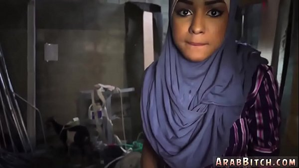 Gadis Arab ABG dan muslimah montok di titik Turun Pantat, 23km dari kota.