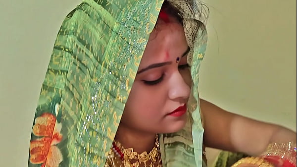 Istri Desi India Digituhin Suaminya di Hari Spesial