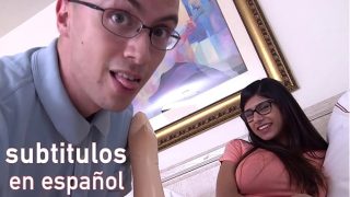 MIA KHALIFA – Bintang Porno Arab Mengajari Si Perawan Cara Bercinta dengan Wanita