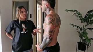 Saat kakak kembarku pergi, aku menggoda dan memuaskan suaminya hingga tubuhku basah oleh hasratnya.