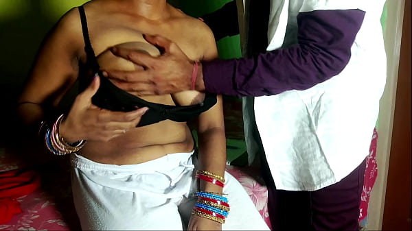Dokter menggila, merobek celana dalam pasien perawan sampai menjerit-jerit