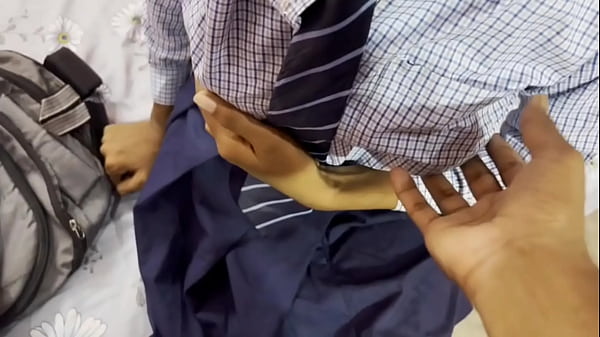 Gadis Sekolah Perawan Desi Digilir Keras dengan Berbagai Posisi di Rumahnya (Suara Hindi Menggairahkan)