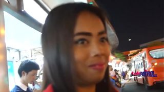 Gadis Asia montok doyan digoyang dalam-dalam