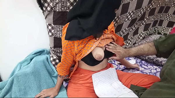 Gadis Pelajar Berhijab Digituin Sama Guru Lesnya