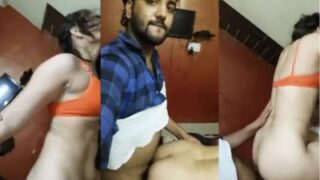 Devar lagi ngegas, Bhabhi siap digoyang gaya anjing bikin makin basah.