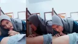Jilbab cantik lagi nikmatin batang temen suami sampe basah kuyup.