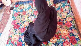 Pakistani aapa sange bhaijaan ka lund apni chut mein le rahi hai.