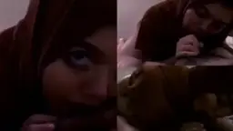 Sepongan hijab coklat manis, bibir mengigit gemas, tubuh menggoda di balik kain tipis.