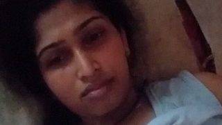Tamil cewek hot rekam nude selfie buat pacar, makin basah lihatnya.