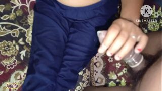 Kakak tiri sama adik tiri lagi main ranjang, panas banget.