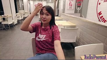 Bokep Indo terbaru – Mahasiswi sange tepergok selingkuh sambil janjian makan siang, kontol dimasukin ke memek basah.