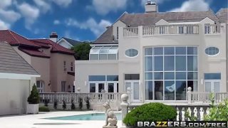 Nonton Brazzers – Dua Kontol Besar Masuk ke Pantat dan Memek Angelina Valentin, Enak Banget