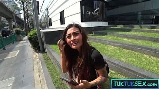 Payudara montok ala Thai, badan mungil tapi liar, ML dengan bule bikin crot crot.