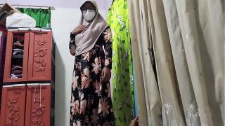 Bu guru gregat murid lagi colok-colok, langsung diajak mainin kontol.