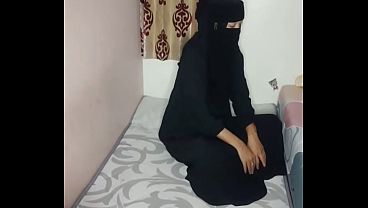 Gadis bercadar main belakang sama sopir pribadi, nafsu di jalan gelap.