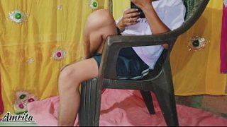 Kakak ipar desi India panas sama adik ipar, ngewe di kamar sambil digoyang-goyang