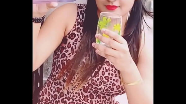 Cewek India siapin pose ngehe, siap digoyang
