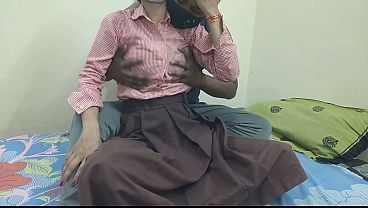 Cewek kuliahan India digebukin kontol pacar di kamar kos, crot di mana-mana
