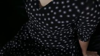 Nonton bokep Indo paling anyar, cewek santai tanpa celana dalem, memeknya basah kuyup parah.