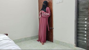 Ngentot pertama kali sama cewek hijab India yang malu-malu, crot di dalem