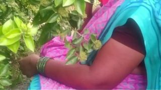 Bhabhi India di desa, ngewe di luar rumah bikin basah