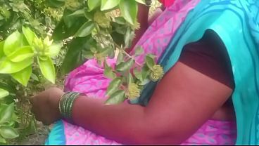 Bhabhi India di desa, ngewe di luar rumah bikin basah
