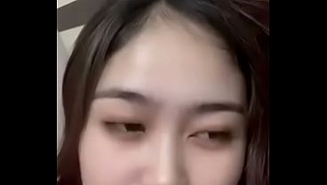 Cewek Indonesia live, goyang sambil crot-crot bikin tegang