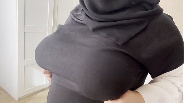 Teman punya istri Arab, dia pamer tetek.