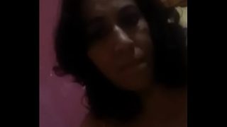 Ibu-ibu montok lagi horny, minta digenjot keras-keras.