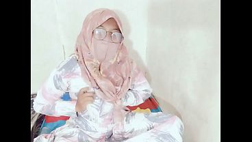 Tante sangek Indonesia viral colmek pake botol, bikin makin basah