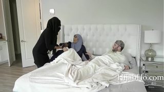 Violet Myers, Si Jilbab ABG Dibikin Berisi