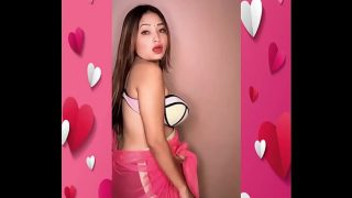 Desi cewek goyang-goyang toket montok bikin makin tegang.