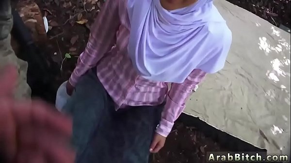 Tukang kocok Arab ngentot cewek Cina dan pelajar cewek di rumah kontrakan, pulang pergi ngewe terus.