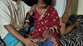Mama mertua cantik selingkuh sama suami sendiri, lalu ngentot sama dua adik ipar di ranjang.