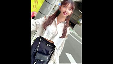 Majalah colong pandang, cewek Filipina-Jepang campuran, 18 tahun, siap bikin lo ngiler.