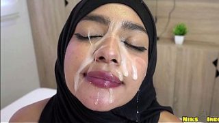Ngentotin Hijaber ABG Sampai Crott Di Muka